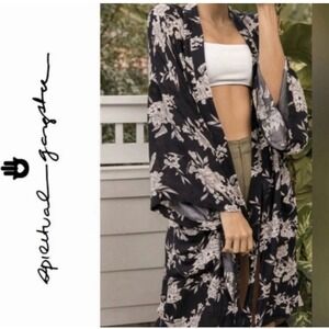 Spiritual Gangster Maya Floral Kimono Black White Floral One Size Dark Romantic